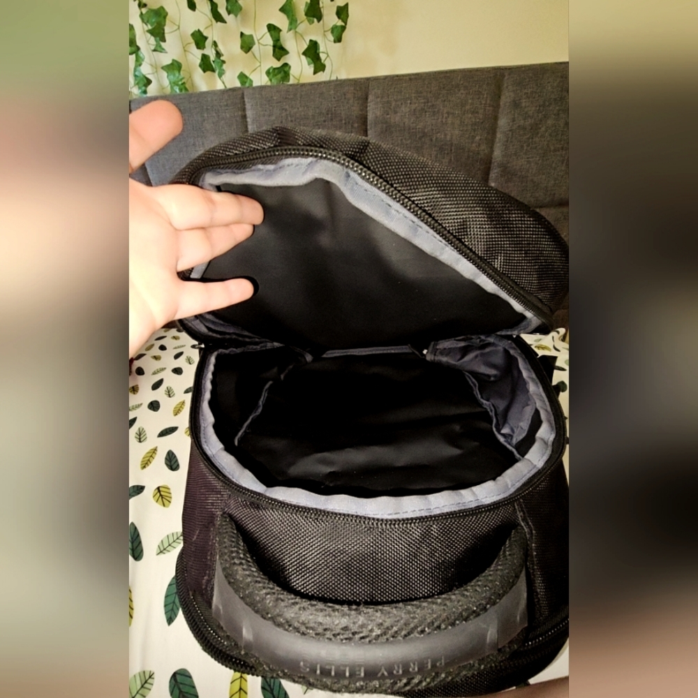 Perry Ellis Backpack - Picture 4 of 5